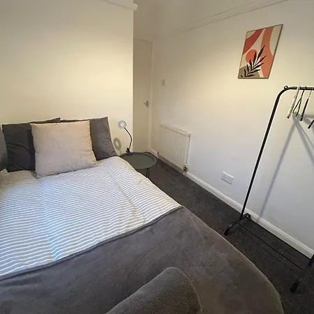 Contractor With Private Parking And Free Wi-fi Leeds (West Yorkshire)