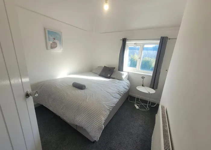 Contractor With Private Parking And Free Wi-fi