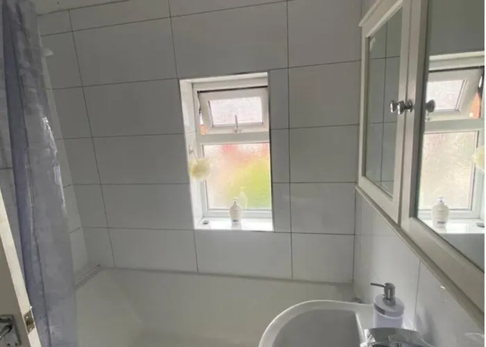 Contractor With Private Parking And Free Wi-fi