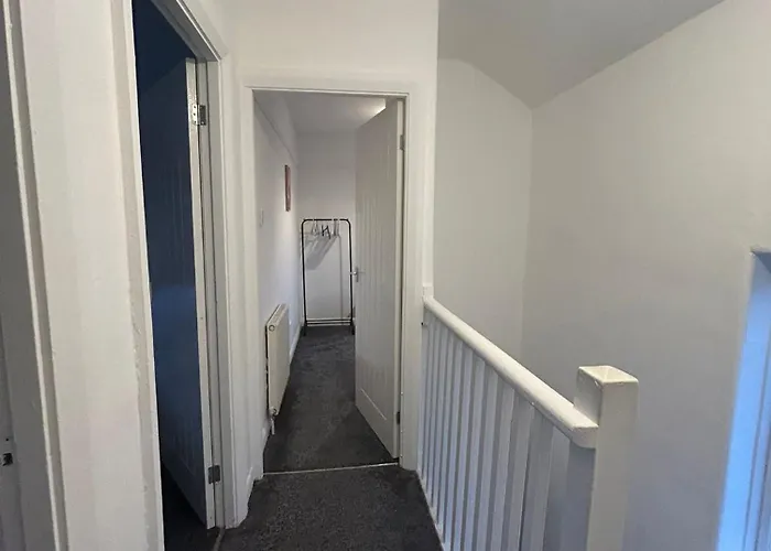 Contractor With Private Parking And Free Wi-fi Apartment