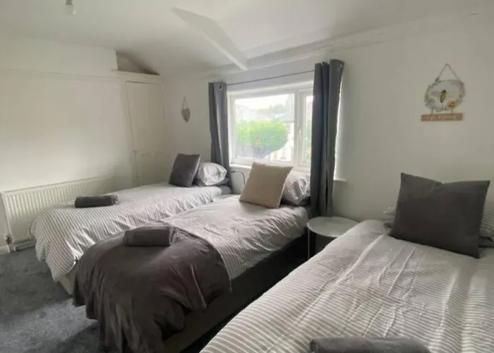 Contractor With Private Parking And Free Wi-fi Apartment