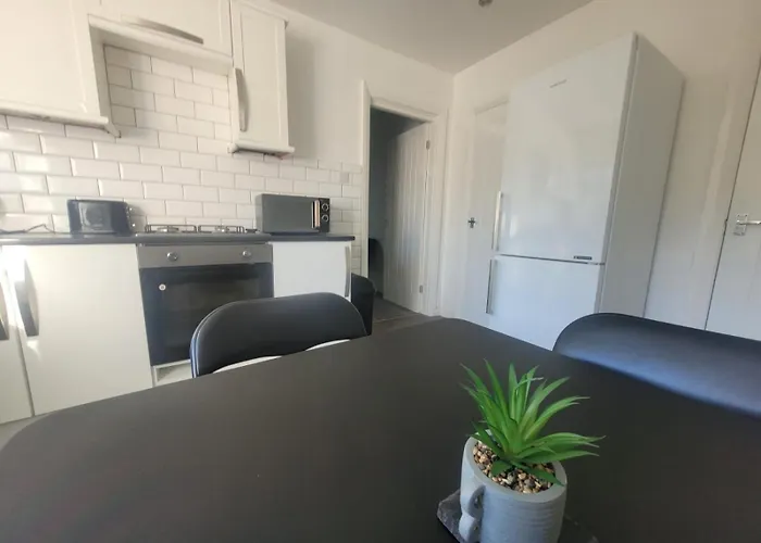 Apartment Contractor With Private Parking And Free Wi-fi