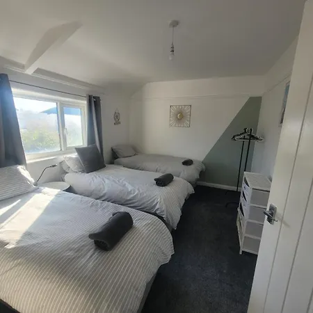 Contractor House With Private Parking And Free Wi-fi