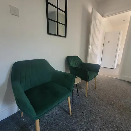 Contractor House With Private Parking And Free Wi-fi *
