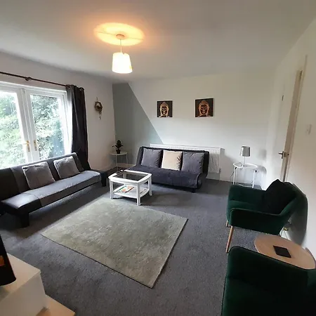 Contractor House With Private Parking And Free Wi-fi