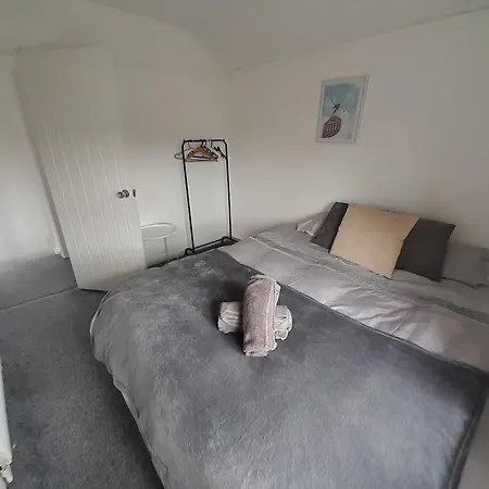 Apartment Contractor House With Private Parking And Free Wi-fi Leeds (West Yorkshire)
