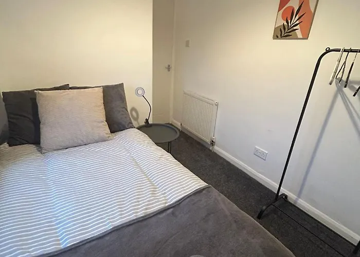 Contractor With Private Parking And Free Wi-fi Leeds (West Yorkshire)