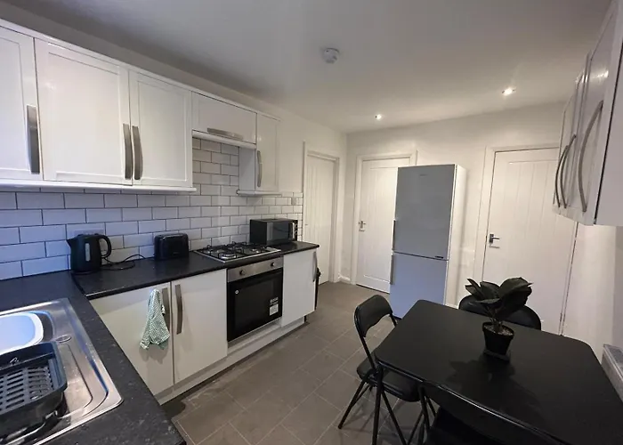 Contractor With Private Parking And Free Wi-fi Appartement *