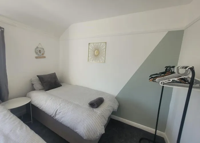 Contractor With Private Parking And Free Wi-fi Leeds (West Yorkshire)