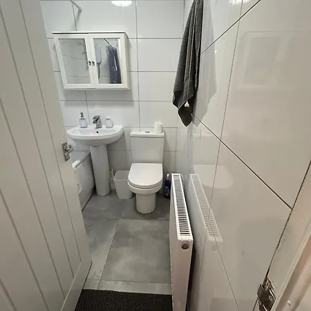 Contractor With Private Parking And Free Wi-fi Appartement