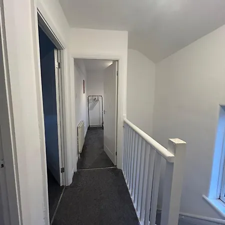 Contractor With Private Parking And Free Wi-fi Appartement
