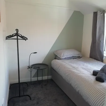 Contractor With Private Parking And Free Wi-fi Appartement *